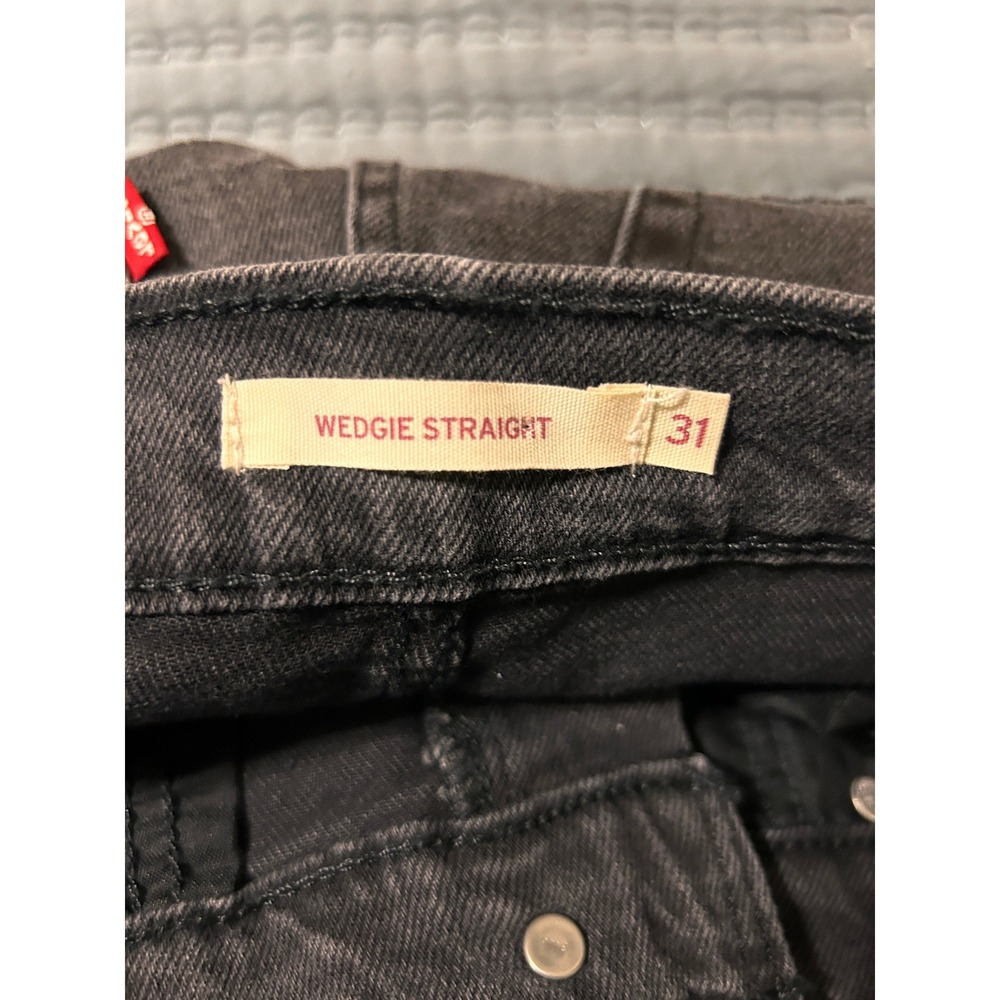 Levi's Wedgie Straight Jeans Black Wash Size 31x28 Distressed Denim - Picture 3 of 9